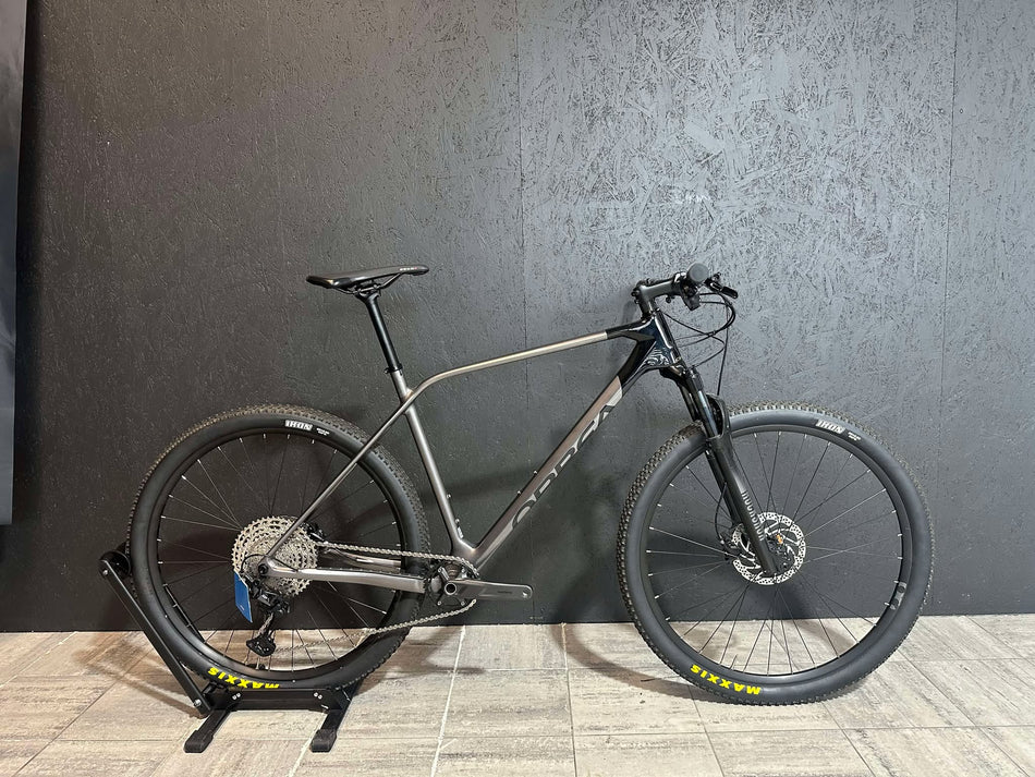 Utstillingsmodell - Orbea Alma M50 karbon hardtail (XL - 185cm til 198cm)