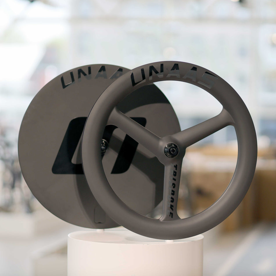 Unaas Trispoke og P1000 LTD 2025